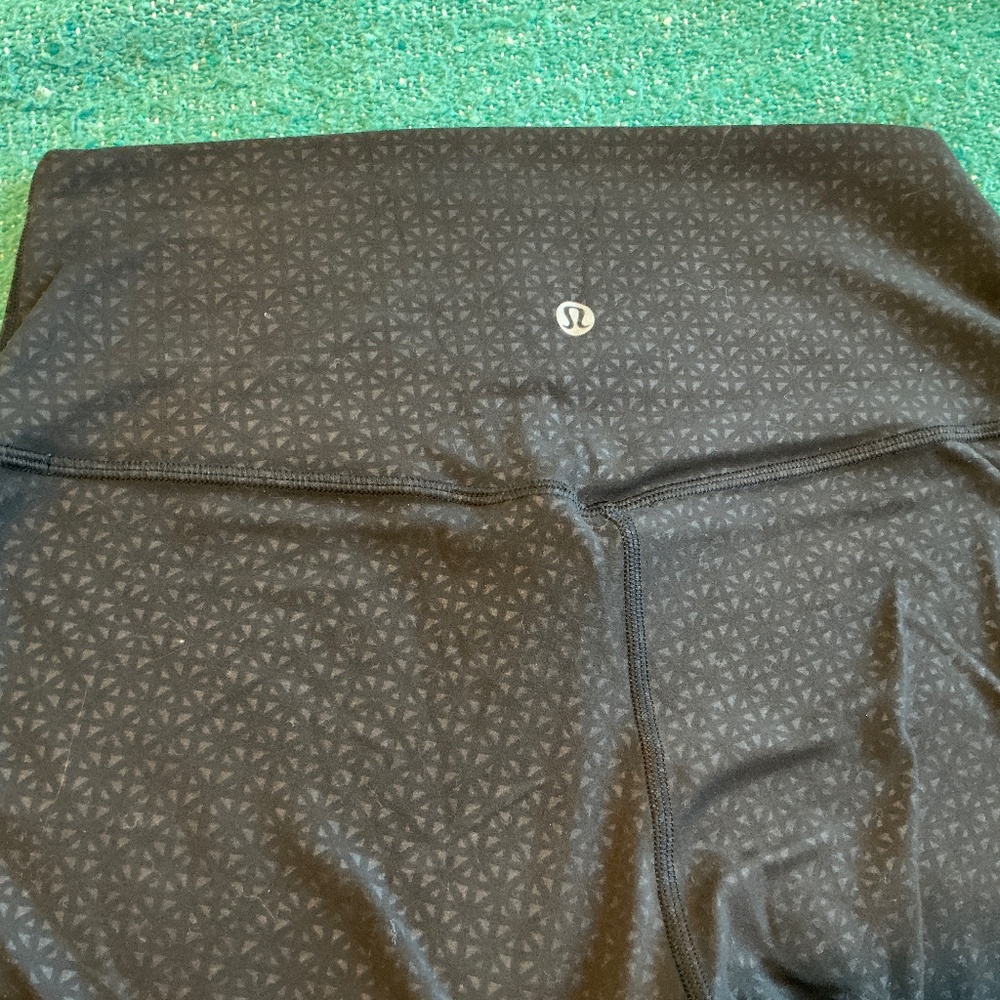Black Lululemon, Geometric design, size 8